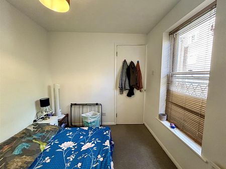 2 Bedroom Flat - Purpose Built To Let - Photo 4