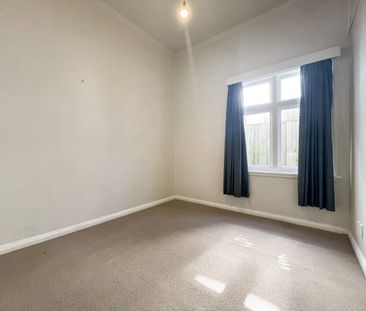 Welcome home to 233 Adelaide Road in Newtown. - Photo 6