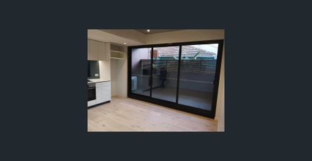 Hunter --- You Dream in Prahran - Photo 4