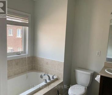 21 MILITARY CRESCENT - Photo 4