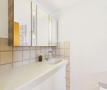 Luminous 4.5-room apartment in Oberwil with garden seating area - Foto 2