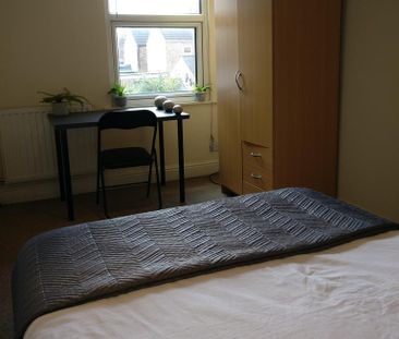 1 bedroom in a house share to rent - Photo 4