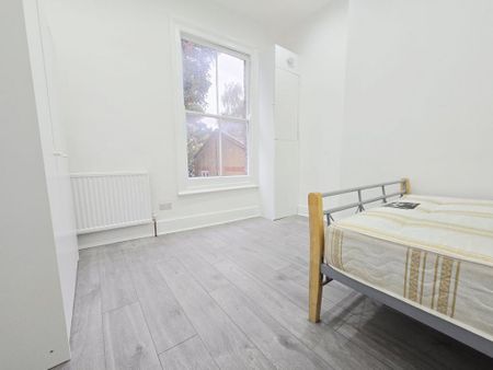 3 bedroom flat to rent - Photo 5