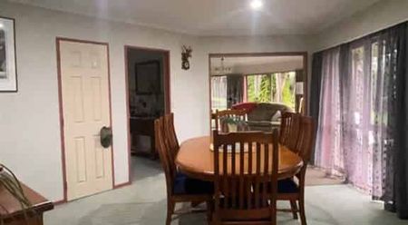 Family home close to town - Photo 2