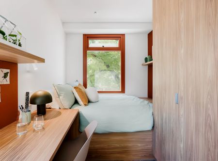 4 Bed Apartment Premium View - Photo 4