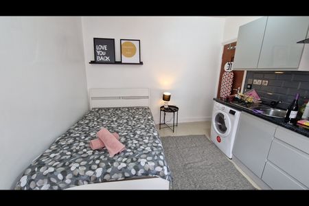 Studio Flat, Hessel Street, E1 - Photo 2