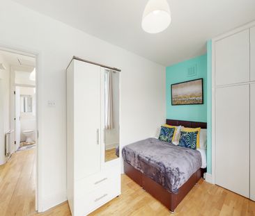 Flat B Room 1 - Photo 3