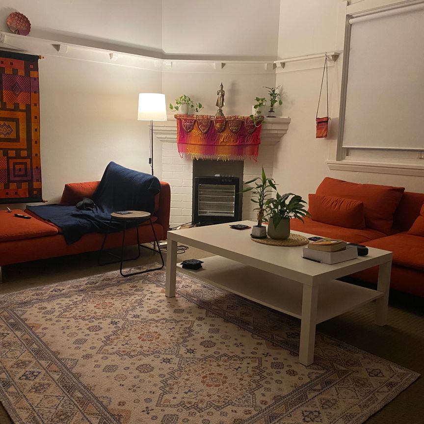 Kensington - Photo 1