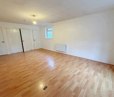 Studio to rent - Photo 6