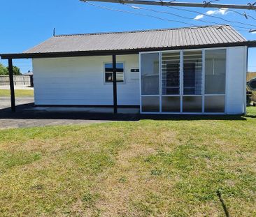 Cute, Cosy & Close to Town - Photo 2