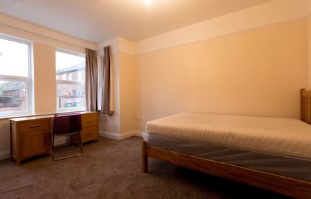 6 Bed Semi-Detached House, Coventry Road, SO15 - Photo 3