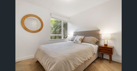 FULLY FURNISHED STUNNING DESIGNER LIVING BY THE BAY - Photo 3