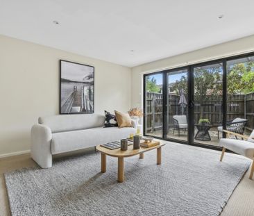 Luxurious 2-Bedroom Rental in Lyneham! - Photo 2