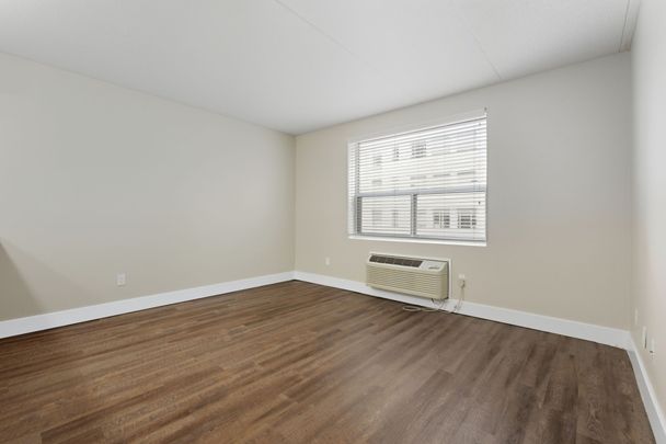 For Lease - 149 Main Street Unit# 511, Hamilton, Ontario - Photo 1