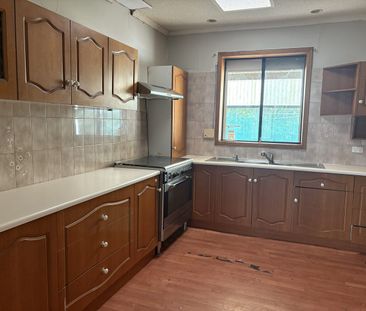 Cosy 3-Bedroom Home with Garage in Davoren Park - Photo 5