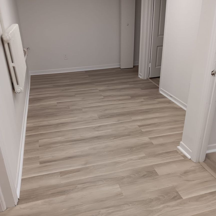 For Lease - 113 Lankin Boulevard, Toronto, Ontario - Photo 1