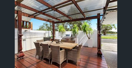 Transformed townhouse offers the perfect lifestyle - Photo 2