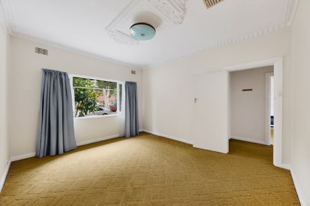 Charming Two-Bedroom Home in Prime Essendon Location - Photo 5