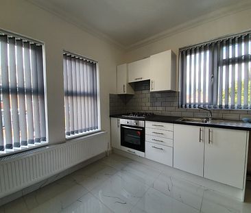 3 bed flat to rent in Warwick Road West, Luton, LU4 - Photo 2