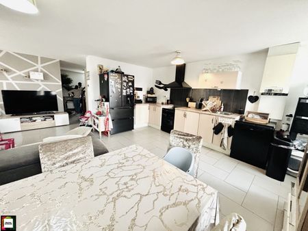 Location Appartement 4 pièces 81m² HAUCOURT MOULAINE 54860 - Photo 2