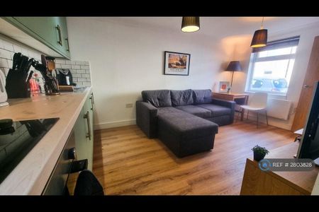 2 bedroom terraced house to rent - Photo 3