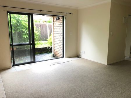 Property Management62 Medallion Drive, Oteha - Unit for Rent - Photo 2