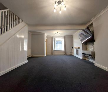 3 bedroom end of terrace house to rent - Photo 2