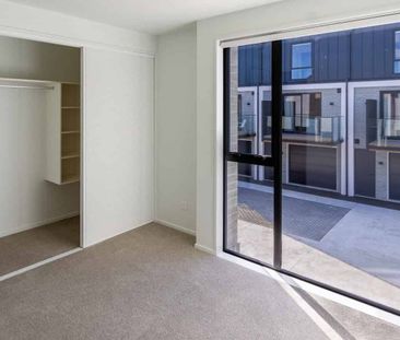 Modern townhouse living - Photo 4