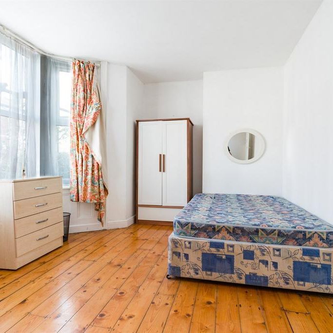 3 bedroom flat to rent - Photo 1