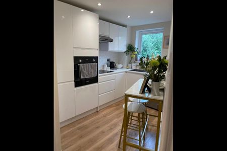 Studio Flat, London, CR0 - Photo 2