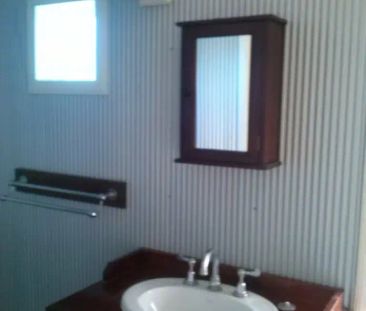 “Central location - $550 per week” - Photo 4