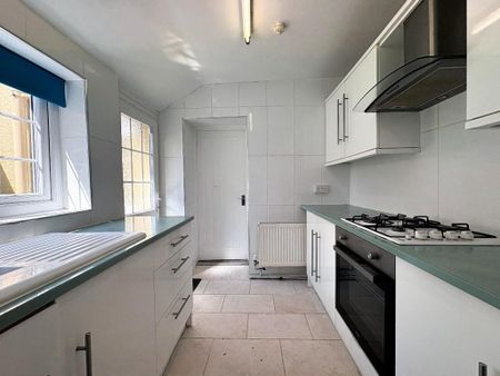 2 bedroom terraced house to rent - Photo 4