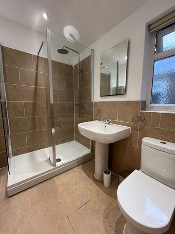 Room in a Shared House, Scawen Road, SE8 - Photo 5