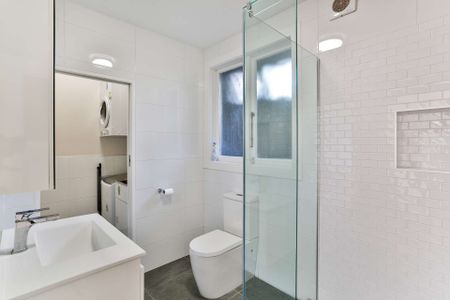 KINGSLAND HOUSE CONVERSION - Photo 2