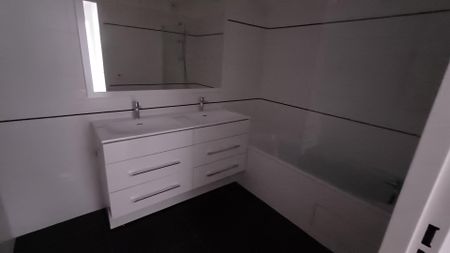 location Appartement T4 DE 81.93m² À COURBEVOIE - Photo 3