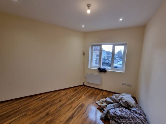 Room in a Shared House, Chudleigh Crescent, IG3 - Photo 1