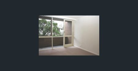 Two bedroom apartment conveniently located In Hawthorn - Photo 3