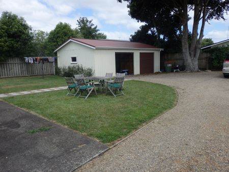 Leamington 3 Bedrooms - Semi Furnished - Photo 4