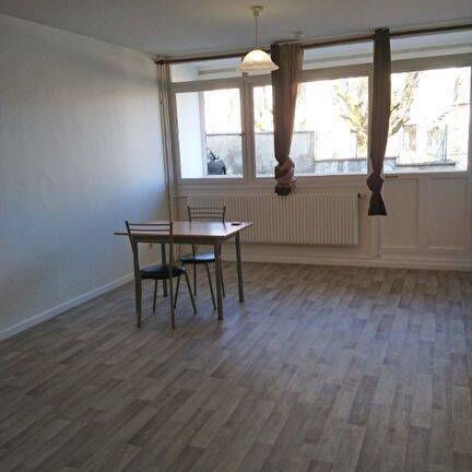 Location appartement 1 pièce 30 m² à Oyonnax (01100) CENTRE - Photo 1