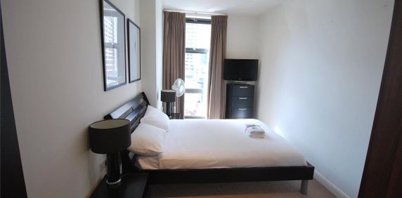 2 bedroom flat in London - Photo 2