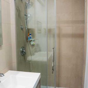 Absolutely beautiful, renovated 3.5 - Photo 2