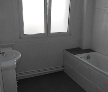 Location Appartement 4 pièces 116m² ST NAZAIRE 44600 - Photo 5