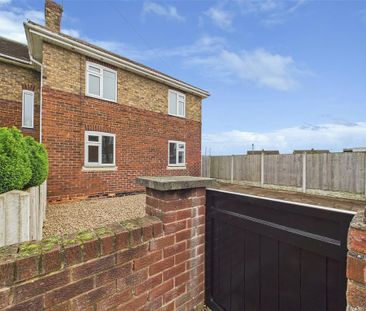 4 bedroom end of terrace house to rent - Photo 5