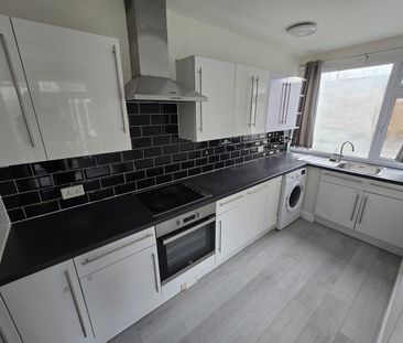 3 Bed Bungalow, Barker Walk, SW16 - Photo 5