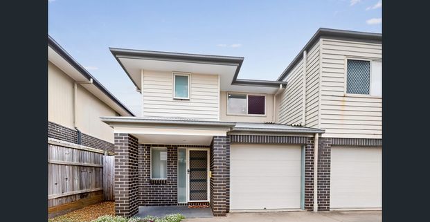 Stylish & Modern 3-Bedroom Townhouse in the Heart of Richlands - Photo 1