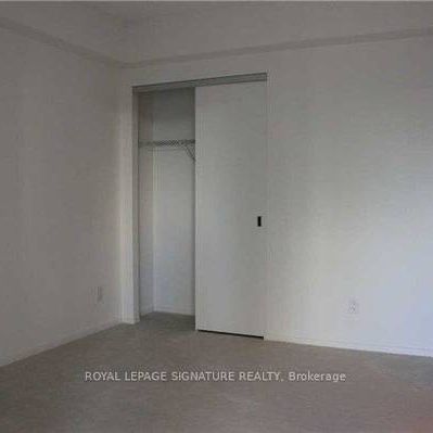 Bloor/Jarvis-Sunny Modern 1Bdrm 1Bath - Photo 4