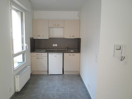 Location Appartement 2 pièces 32m² CHAMBERY 73000 - Photo 3