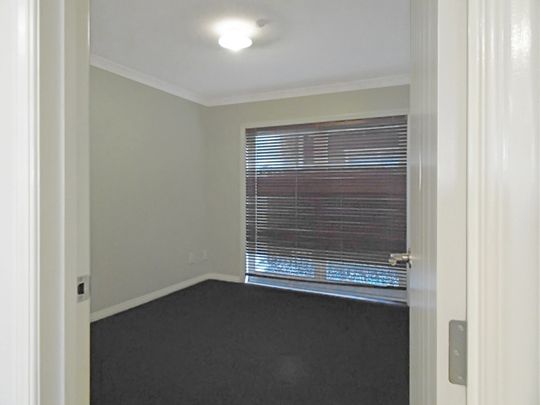 Spacious 2-Bedroom Unit in Onehunga - Photo 1