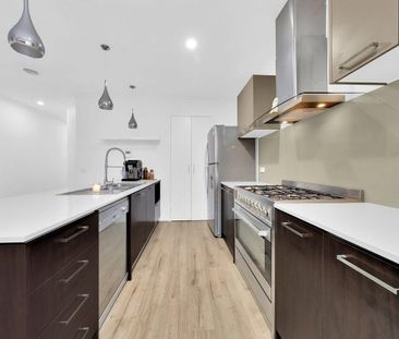 Stunning Family Home - Photo 2