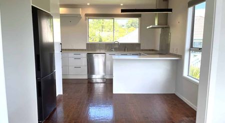 Sunny End Unit with Stunning Views and Flexible Living Spaces - Photo 4